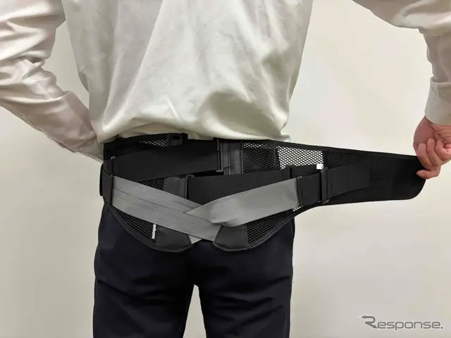 運転士の腰をサポートする「bonbone ドライブギア」