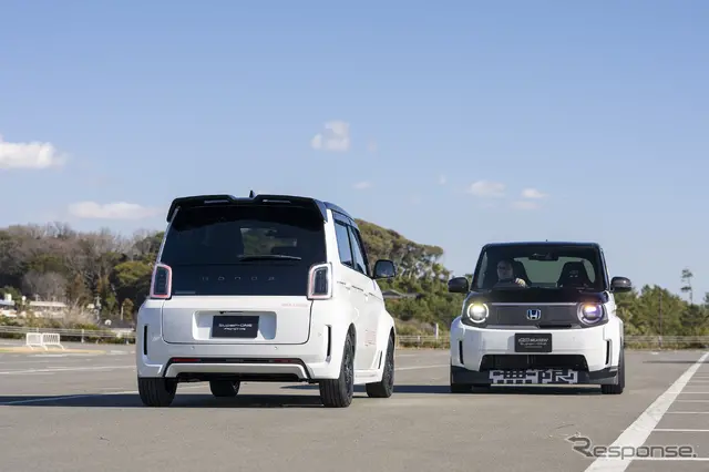 ホンダ Super-ONE ホンダアクセス（左）／無限 Super-ONE（右）