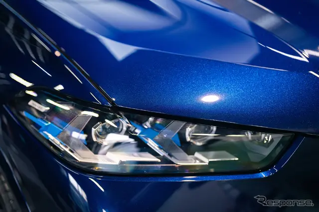 クリア面が厚くなったような深い艶はG’ZOX 『ハイモース コート ヴェリス』の特長