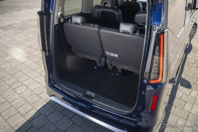 日産『セレナ AUTECH SPORTS SPEC』