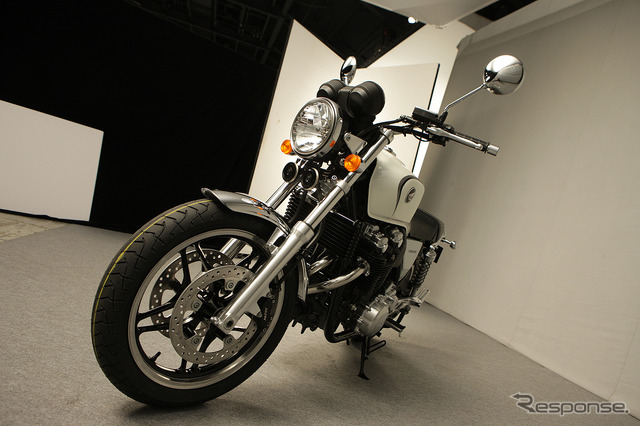 CB1100