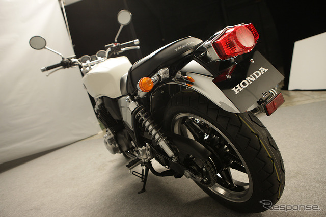 CB1100