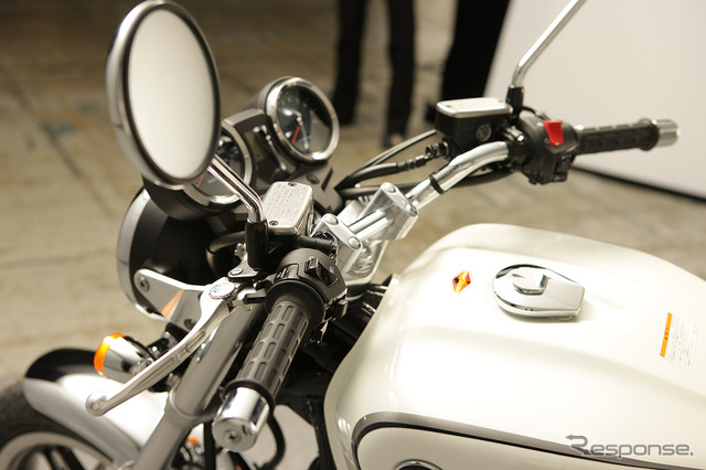 CB1100