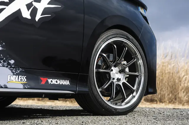 トヨタ ヴェルファイア　HKS「ハイパーマックスS」装着