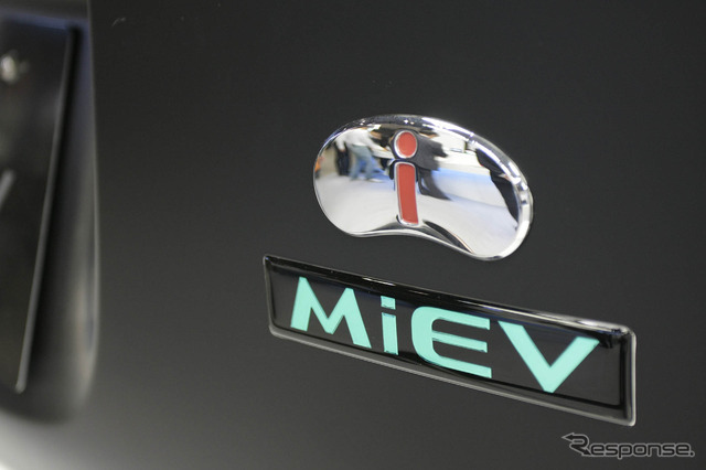 シャープのソーラーパネル搭載EV