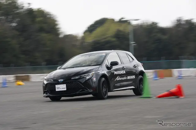 ブリヂストン アドレナリンRE005を装着したトヨタ カローラスポーツ