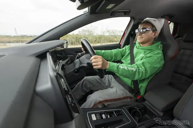 新製品の試乗を堪能したモータージャーナリストの木下隆之氏