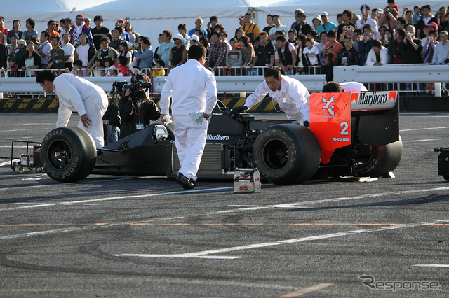 89年のF1王者マシンマクラーレン・ホンダ MP4/5の2号車