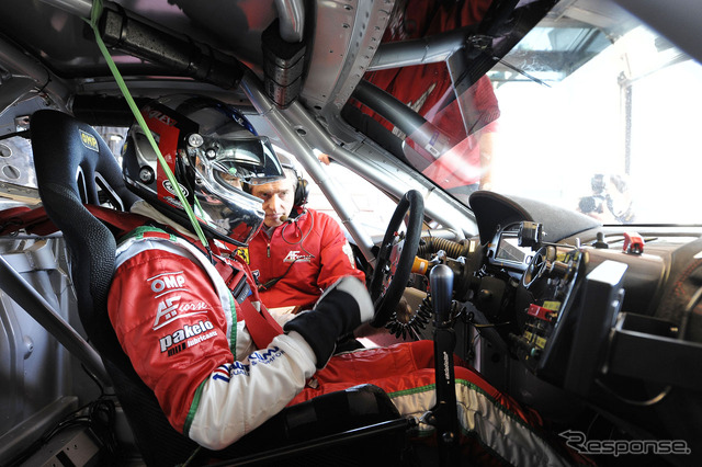 ジャン・アレジ選手とフェラーリF430 GT2