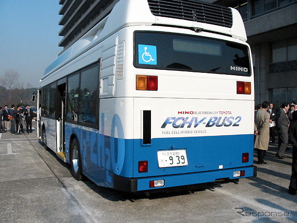 燃料電池バス『FCHV-BUS1』、霞が関で「発車オーライ!」