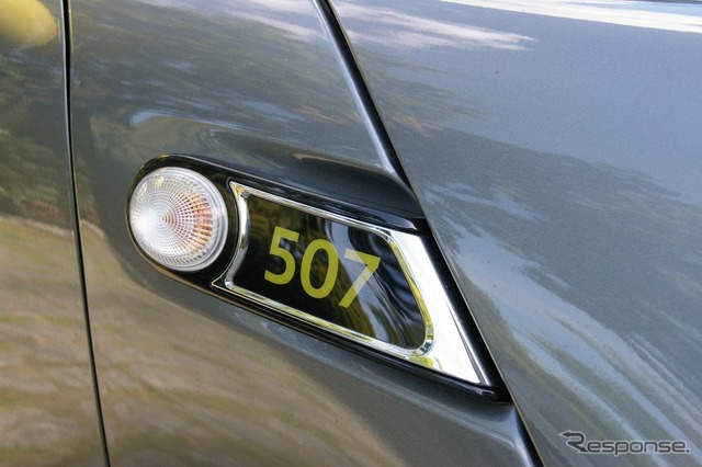 サイドターンシグナルの横に書かれた数字はシリアル番号。米国での実験車両500台は1から500、ベルリンでの実験車両は500から550の数字が割り当てられるという。