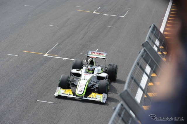 バトン（ブラウンGP）が09年チャンプに（写真＝ブリヂストン）
