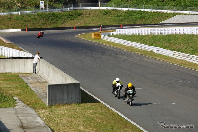 ショートコースでの2輪走行