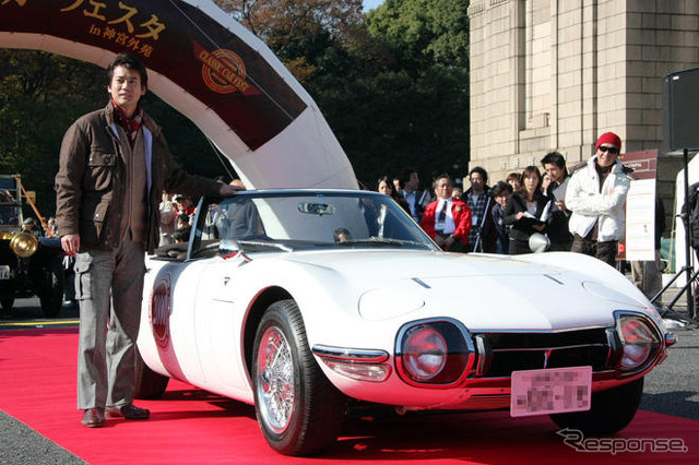 2008年。トヨタ2000GTとゲストの唐沢寿明