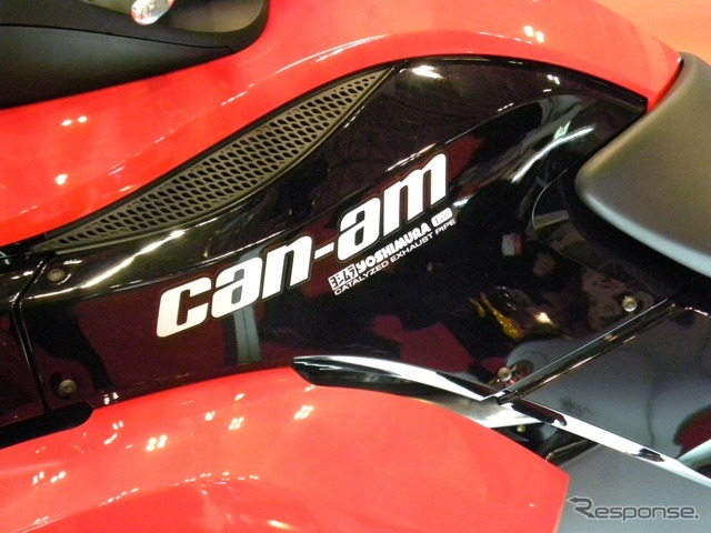 BRP Can-Am Spyder roadstar。吸排気系にヨシムラ製パーツを使用