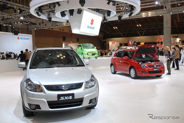 SX4(向かって左)とスイフト(東京モーターショー09)