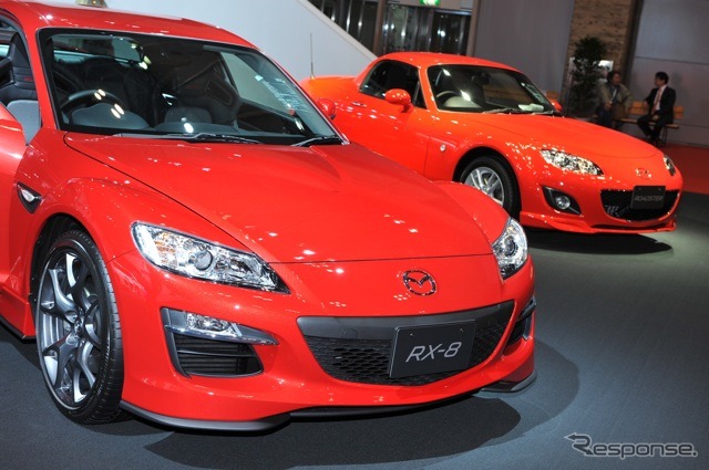 RX-8(向かって左)とロードスター(東京モーターショー09)