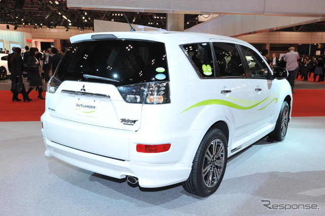 三菱 アウトランダー ROADEST 24G