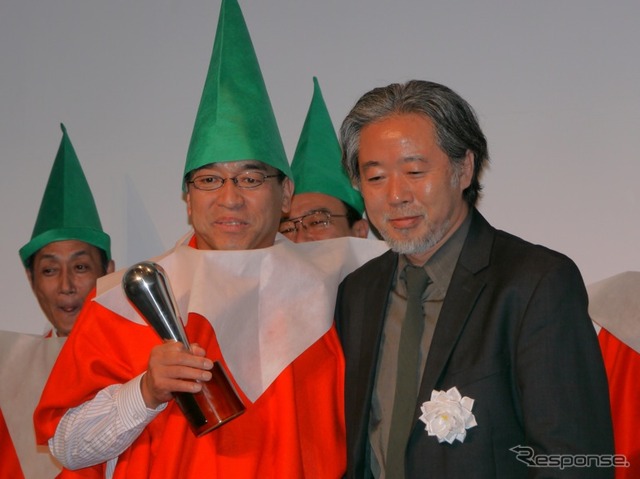 写真左：内藤廣審査委員長