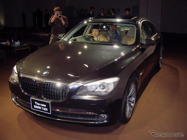 740i