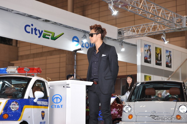 プレスデーには広告キャラクターを務める韓国スターRain(ピ)も登場