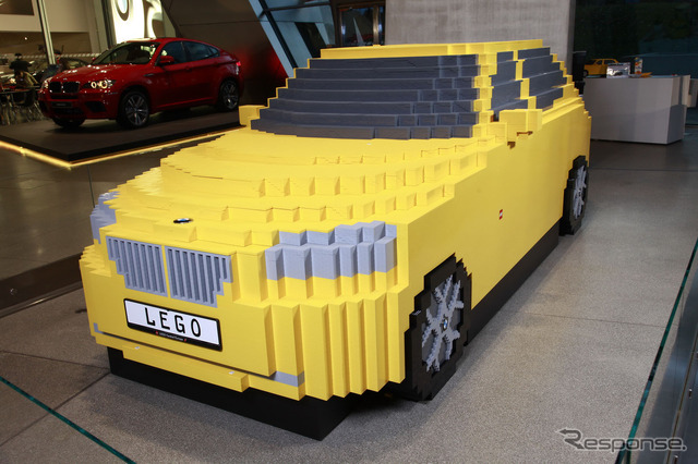 LEGOブロックで作られたBMW X1