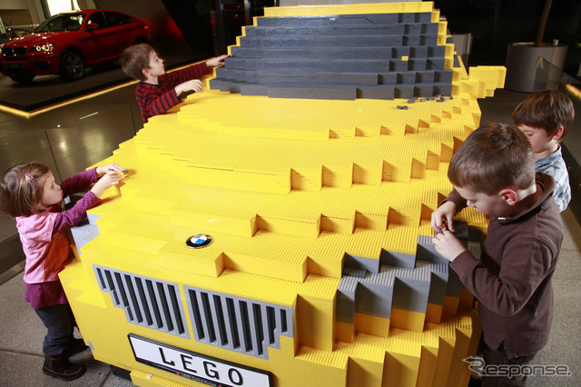 LEGOブロックで作られたBMW X1