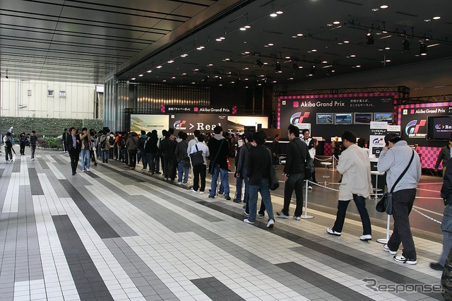 PSP グランツーリスモ、秋葉原でイベント開催…スーパーGTチャンプと対決