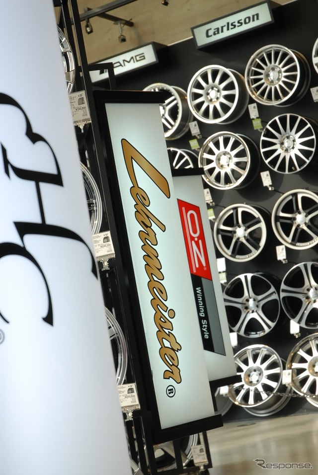 輸入車向け高級ブランドホイールが並ぶ