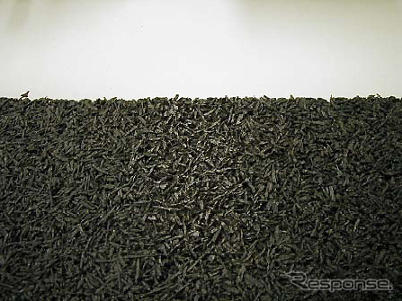 廃タイヤを使った舗装道路、30日から通行開始