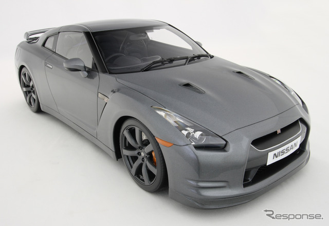 1/8 NISSAN GT-R