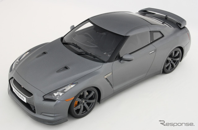 1/8 NISSAN GT-R