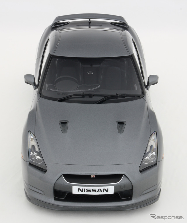 1/8 NISSAN GT-R