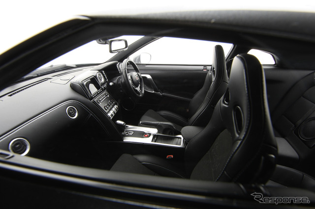 1/8 NISSAN GT-R
