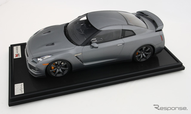 1/8 NISSAN GT-R