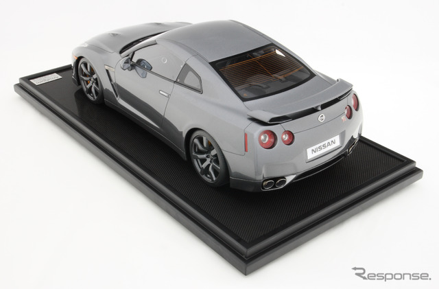 1/8 NISSAN GT-R