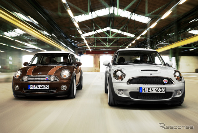 50周年記念モデル「MINI 50メイフェア」(左)と「MINI 50カムデン」(右)