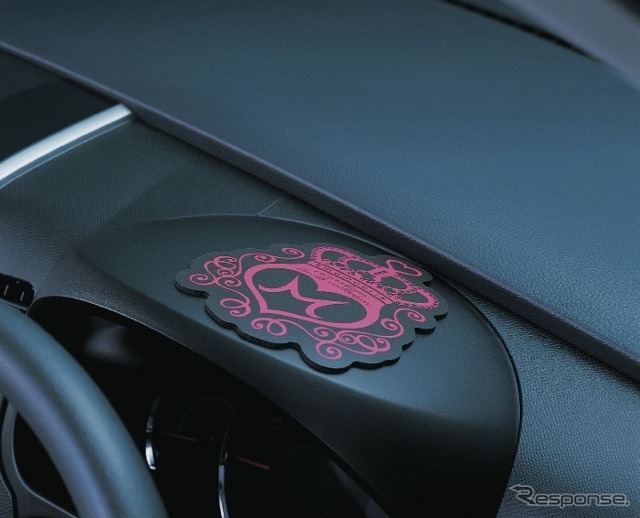 桃華絵里プロデュース『momoeri(モモエリ)』モテカワCAR GOODS発売