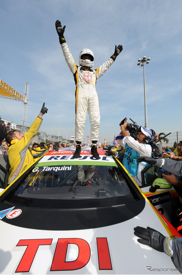 セアト レオン WTCC仕様とガブリエル・タルキーニ選手