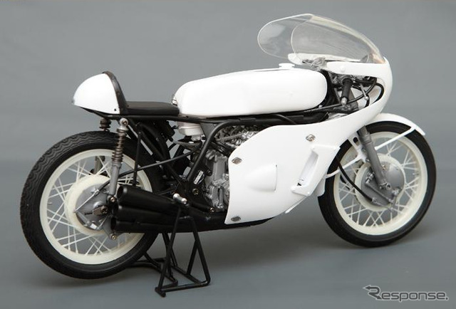 ホンダRC166 GPレーサー(画像は試作品、未塗装。製品のホイールはメッキ仕様となる)