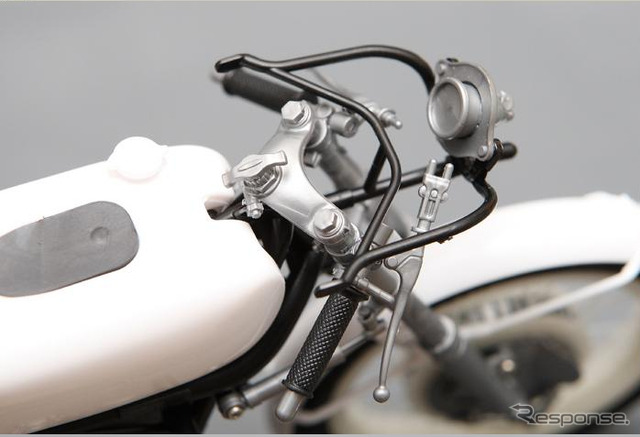 ホンダRC166 GPレーサー(画像は試作品、未塗装。製品のホイールはメッキ仕様となる)