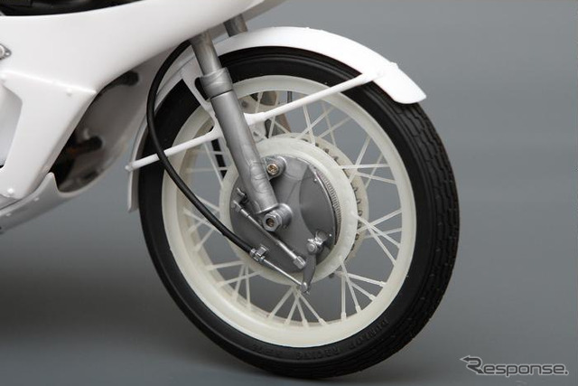 ホンダRC166 GPレーサー(画像は試作品、未塗装。製品のホイールはメッキ仕様となる)