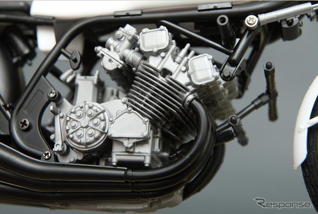 ホンダRC166 GPレーサー(画像は試作品、未塗装。製品のホイールはメッキ仕様となる)