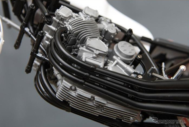 ホンダRC166 GPレーサー(画像は試作品、未塗装。製品のホイールはメッキ仕様となる)