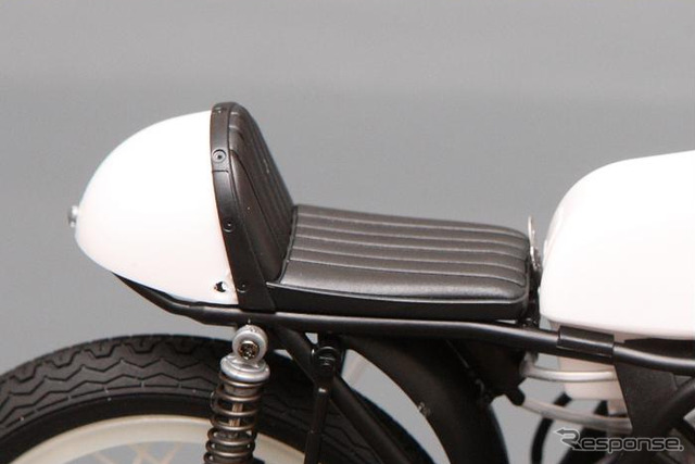 ホンダRC166 GPレーサー(画像は試作品、未塗装。製品のホイールはメッキ仕様となる)