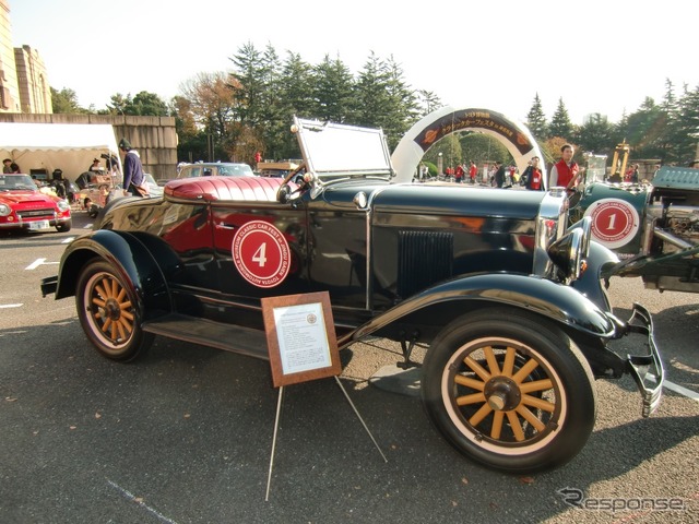 1929年シボレー・インターナショナル。木製のホイールに注目