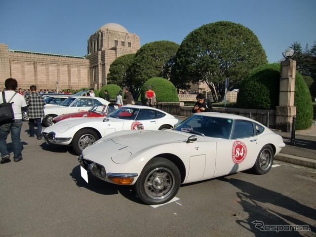 今回2台参加したトヨタ2000GT。手前が後期型