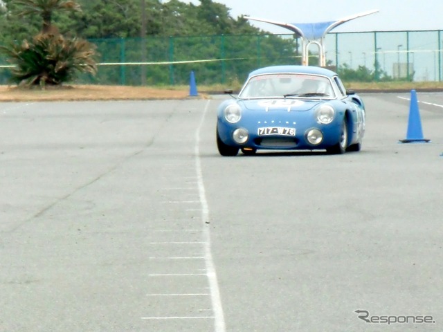 本国のルマン24時間耐久レースに出場した経験を持つアルピーヌM63もジムカーナに参加