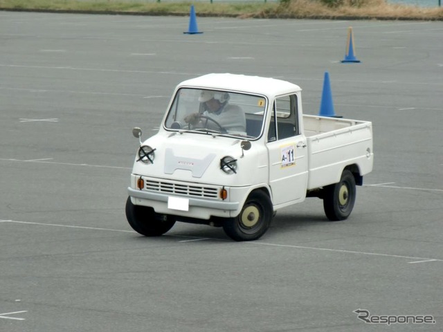 1966年ホンダT360。ホンダ初の4輪自動車でDOHCエンジンを搭載
