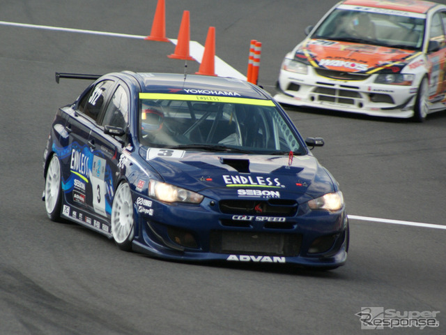 ST-2クラスの王座を獲得した3号車ENDLESS ADVAN CS・X。(C) スーパー耐久機構。写真提供:スーパー耐久機構